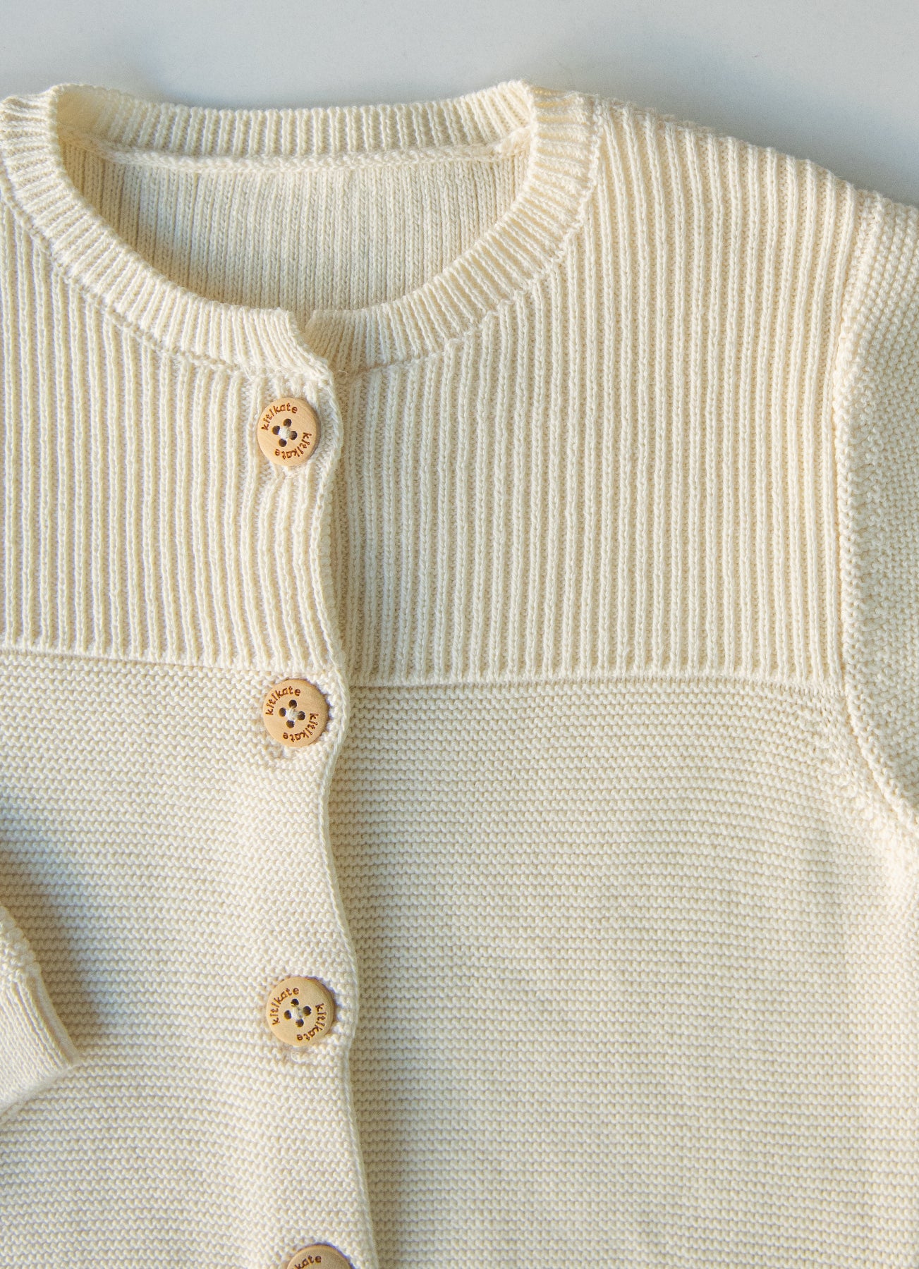 Strickjacke Cremeweiß
